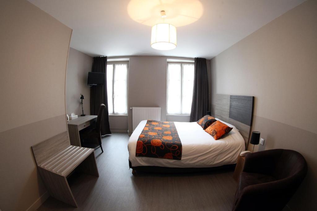 Logis Hostellerie De L'Abbaye Celles-sur-Belle 部屋 写真